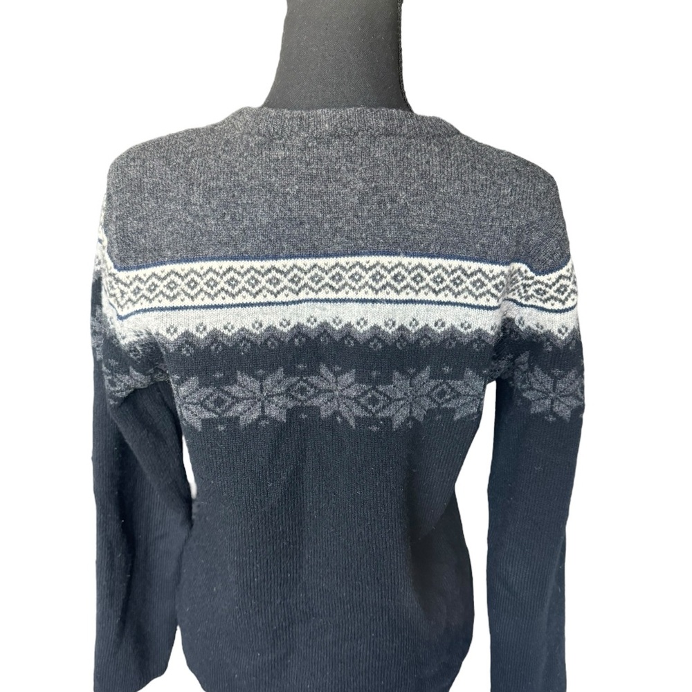 GAP 100% Lambswool Fair Isle Men’s Snowflake V-Neck Sweater M Gray Black Winter - Picture 3 of 7